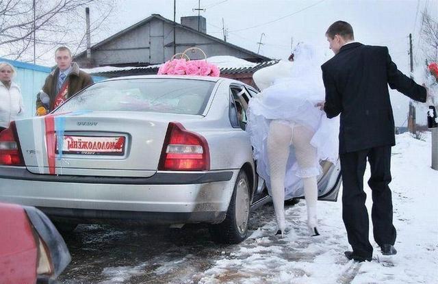 Телки показывают, что у них под юбками и платьями 19 фотография Телки показывают, что у них под юбками и платьями 19 фотография
