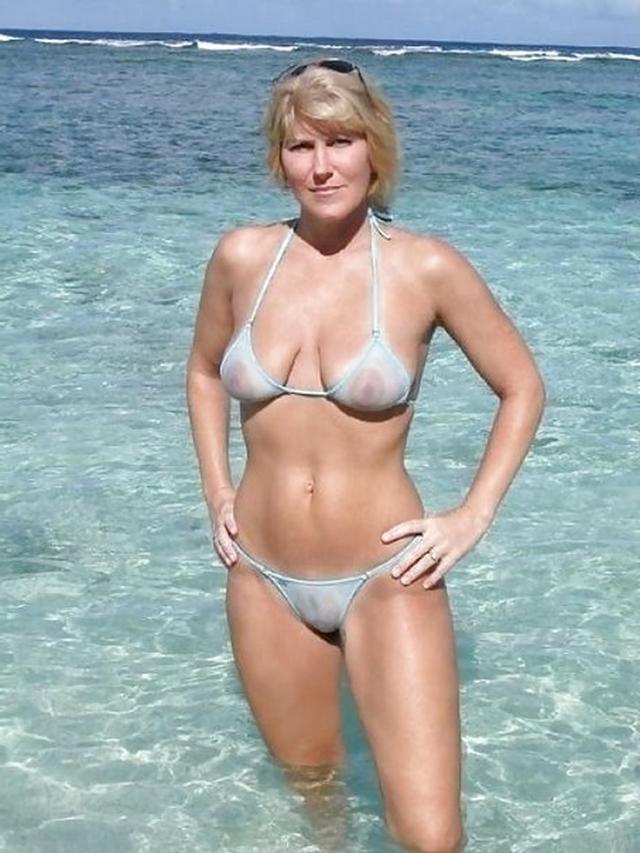 Минимум одежды на крупных телочках 18 фотография Минимум одежды на крупных телочках 18 фотография