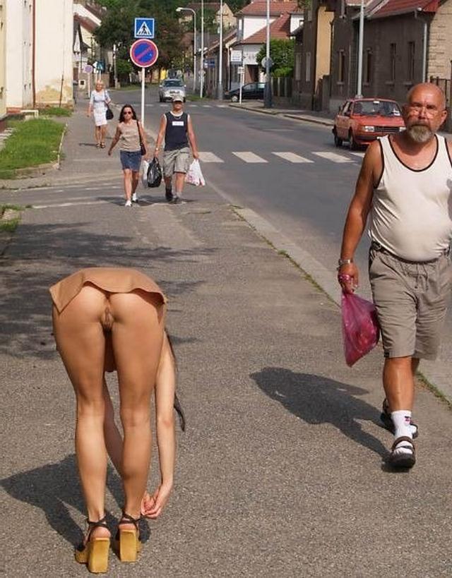 Телки забыли надеть трусы 4 фотография Телки забыли надеть трусы 4 фотография