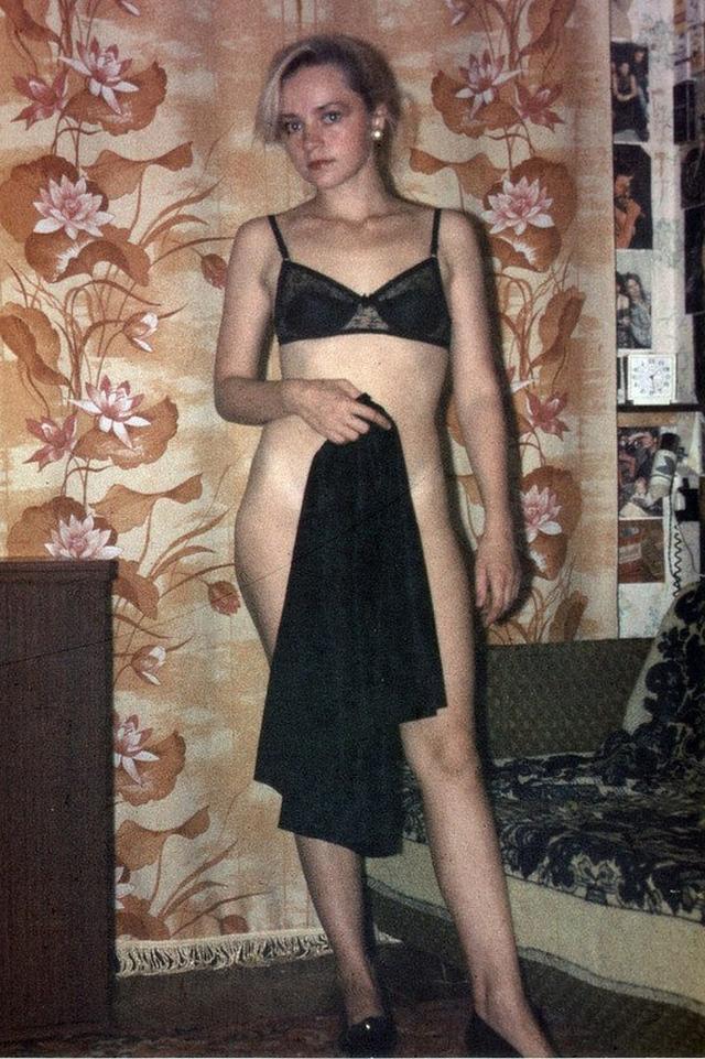 Раскрепощенная блондинка из 90-х годов 15 фотография Раскрепощенная блондинка из 90-х годов 15 фотография