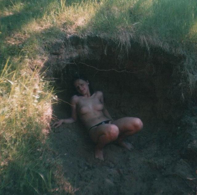 Зачетные кралечки позируют на природе 27 фотография Зачетные кралечки позируют на природе 27 фотография