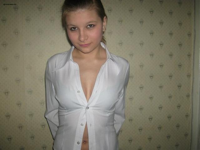 Русская оторва решила раздеться 8 фотография