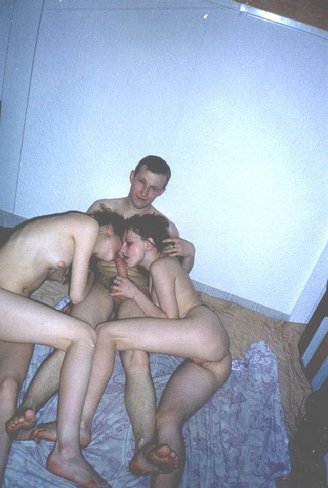 Пареньки активно трахают своих подружек 23 фотография Пареньки активно трахают своих подружек 23 фотография