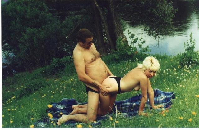 Пареньки активно трахают своих подружек 27 фотография Пареньки активно трахают своих подружек 27 фотография