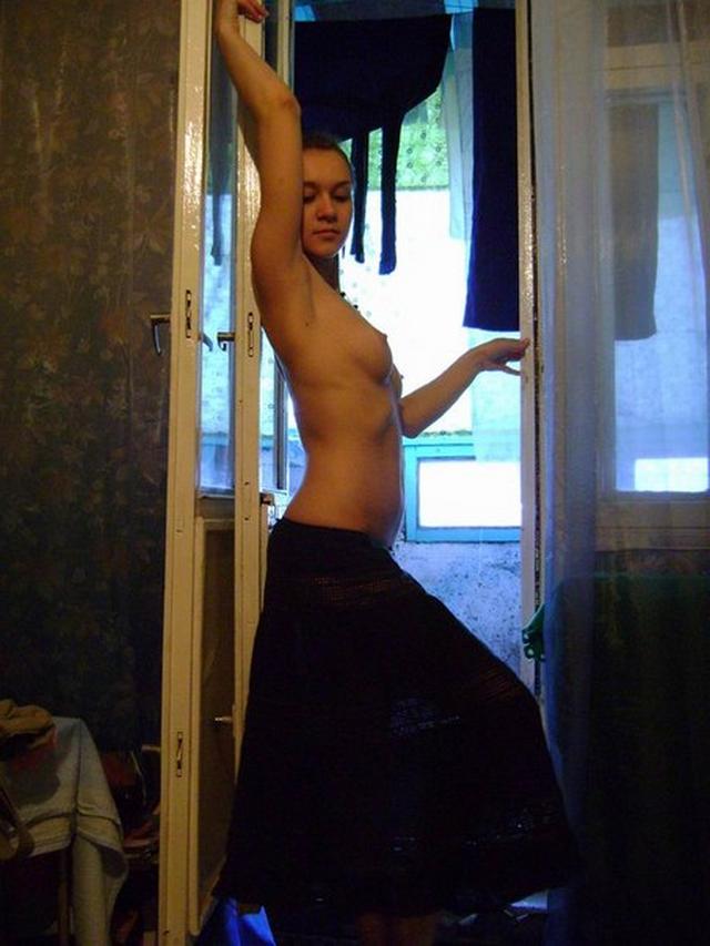 Молодая Дашенька присосалась к члену 35 фотография Молодая Дашенька присосалась к члену 35 фотография