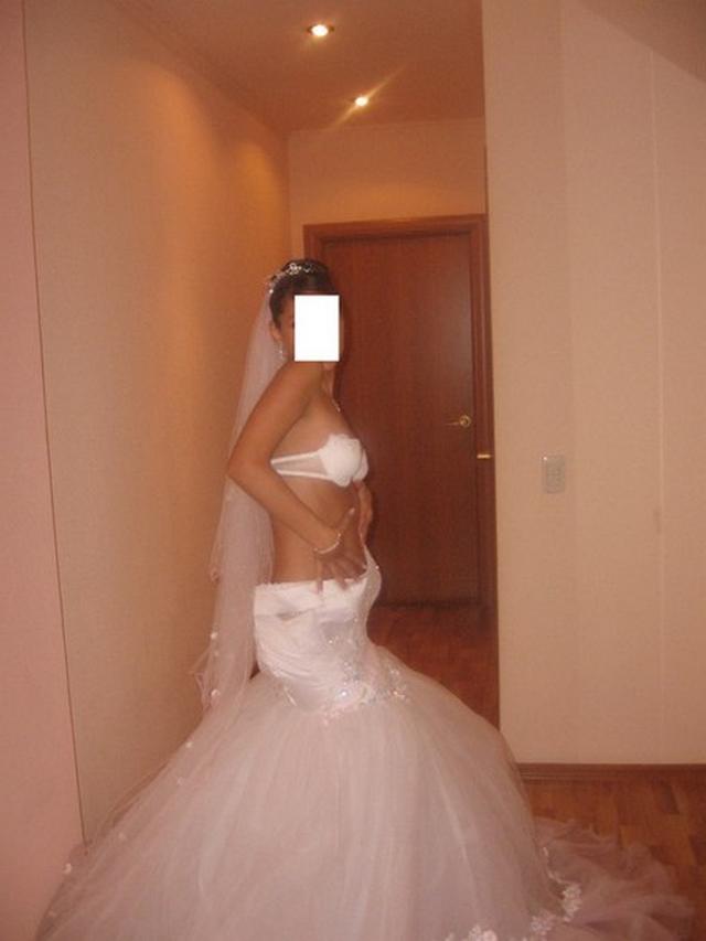 Озабоченные невесты показывают белые трусики и упругие сиськи 3 фотография Озабоченные невесты показывают белые трусики и упругие сиськи 3 фотография