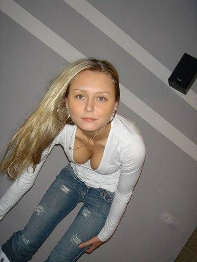 Худосочная блондинка любит внимание 2 фотография Худосочная блондинка любит внимание 2 фотография