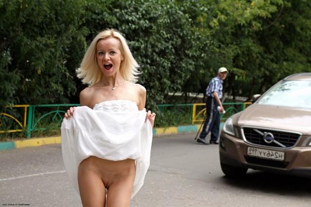 Худенькая милашка любит оголять писю 8 фотография Худенькая милашка любит оголять писю 8 фотография