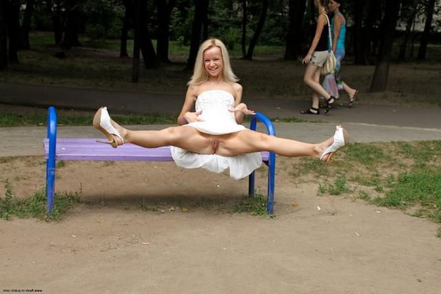 Худенькая милашка любит оголять писю 18 фотография Худенькая милашка любит оголять писю 18 фотография