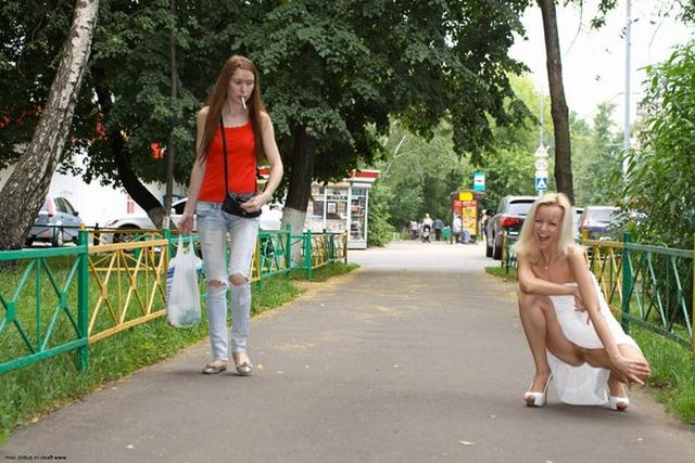 Худенькая милашка любит оголять писю 20 фотография Худенькая милашка любит оголять писю 20 фотография