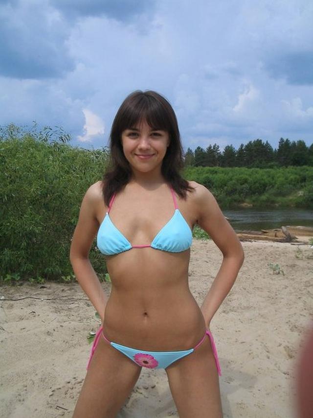 Стройная Светочка показала небольшие сисечки 1 фотография Стройная Светочка показала небольшие сисечки 1 фотография