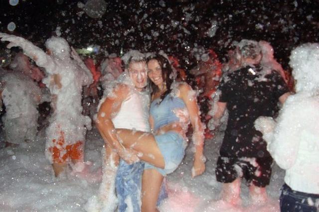 Перед свадьбой влюболенная пара позирует голышом 8 фотография Перед свадьбой влюболенная пара позирует голышом 8 фотография