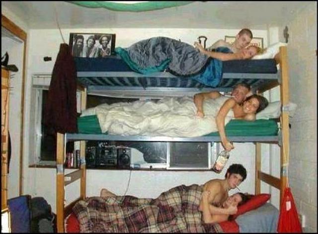 Голые развратницы в студенческой общаге 19 фотография Голые развратницы в студенческой общаге 19 фотография