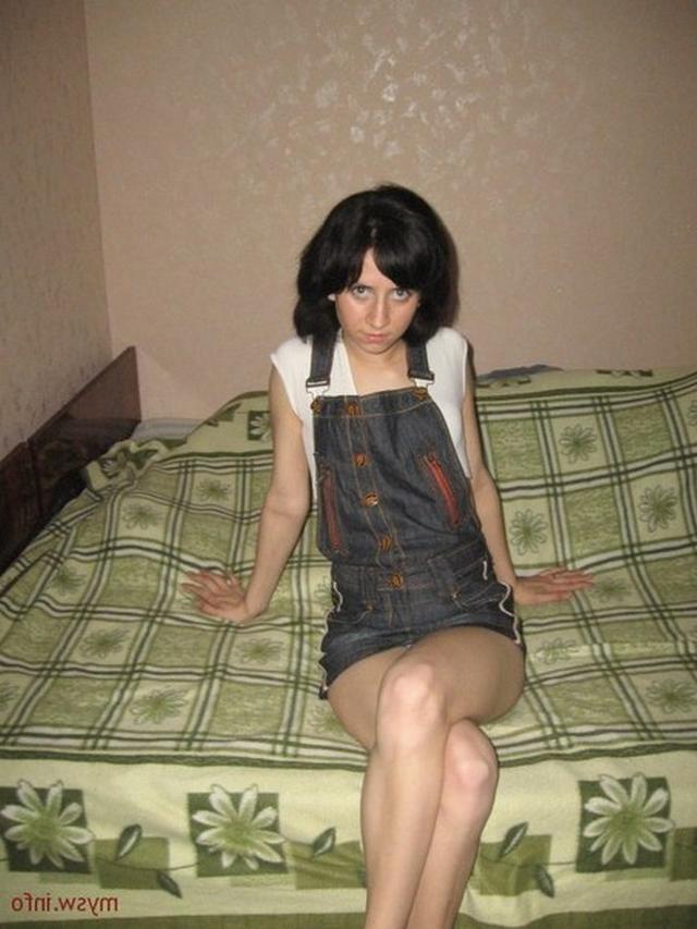 Молоденькая брюнетка позирует для своего парня 3 фотография Молоденькая брюнетка позирует для своего парня 3 фотография