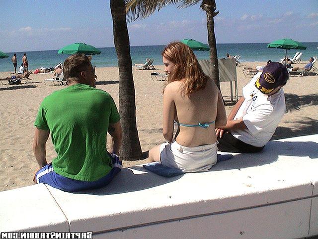 Мужчины удовлетворяют плоскогрудую девицу 3 фотография Мужчины удовлетворяют плоскогрудую девицу 3 фотография