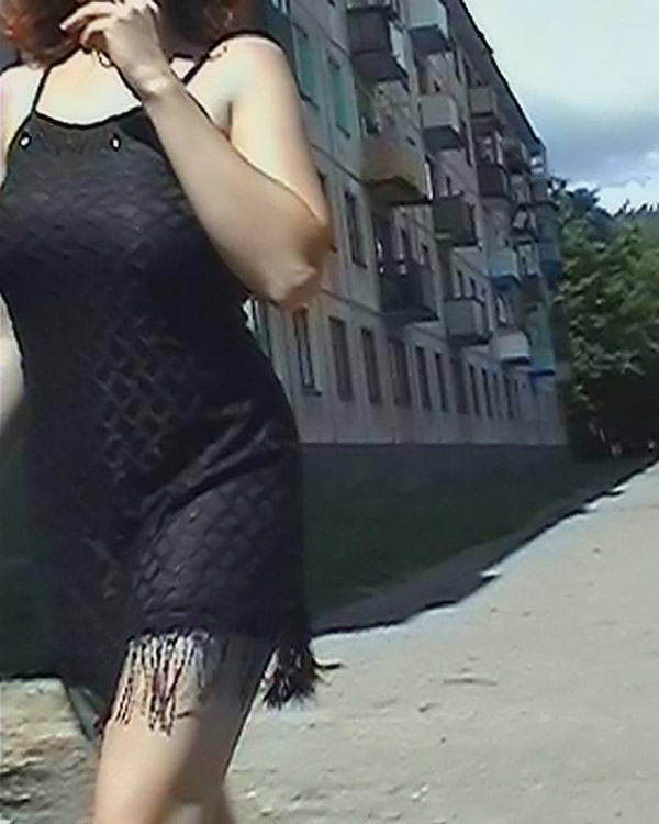 Озабоченный любовник заглядывает сучке под платье 2 фотография Озабоченный любовник заглядывает сучке под платье 2 фотография