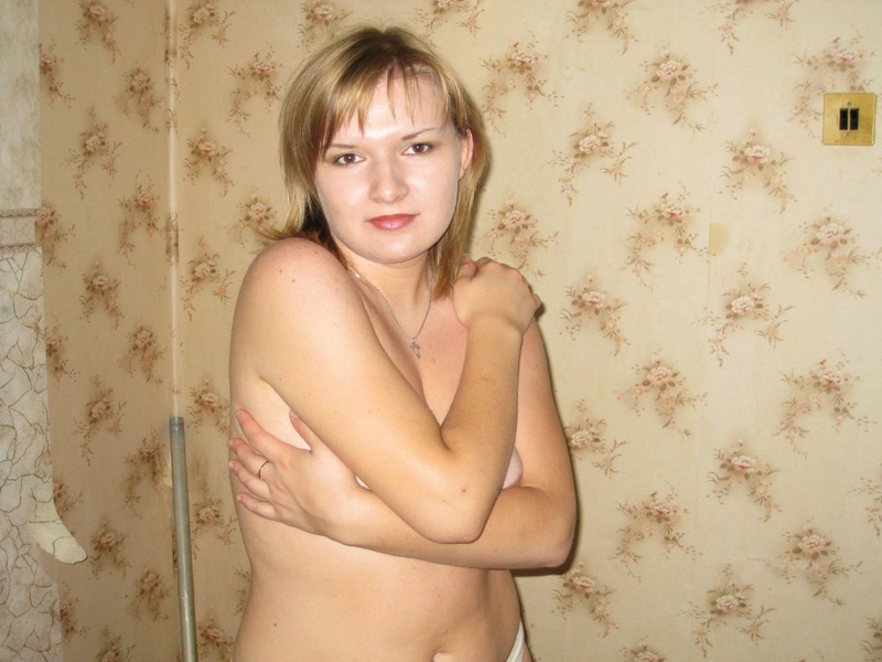 Полненькая дама показывает сиськи и пилотку, купаясь в ванной 3 фотография Полненькая дама показывает сиськи и пилотку, купаясь в ванной 3 фотография