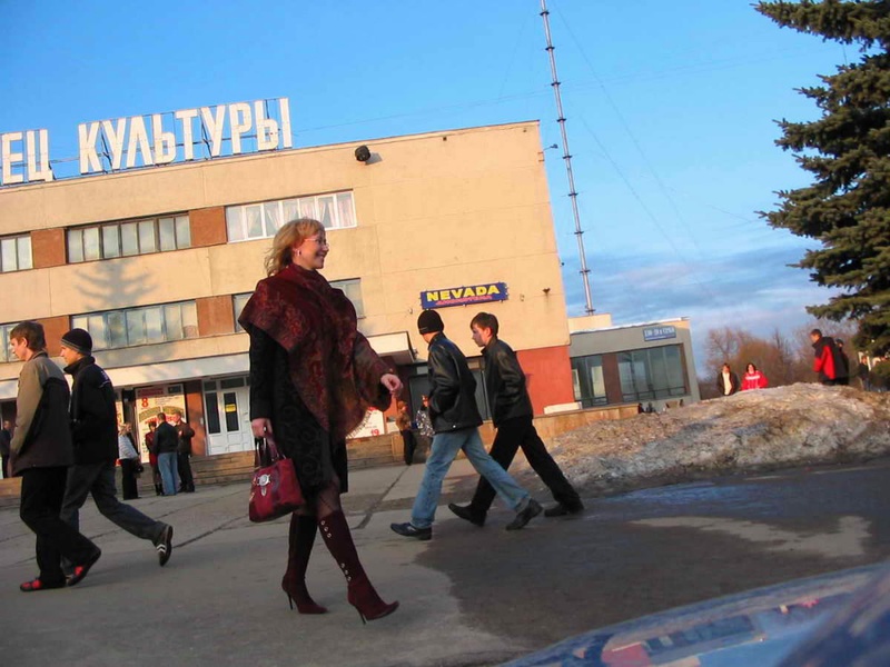Мадам в сапогах искушает оголенной плотью 2 фотография Мадам в сапогах искушает оголенной плотью 2 фотография