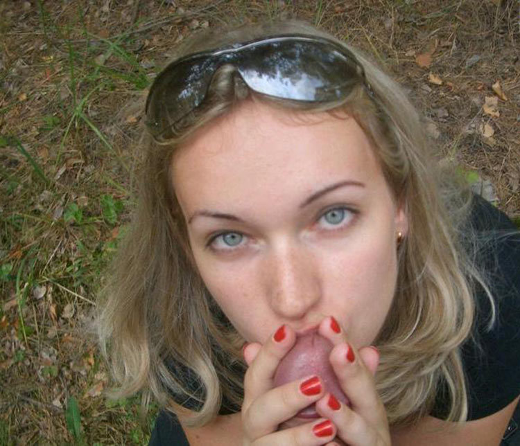 Милфа в солнцезащитных очках сделала мужу минет в лесу 9 фотография Милфа в солнцезащитных очках сделала мужу минет в лесу 9 фотография