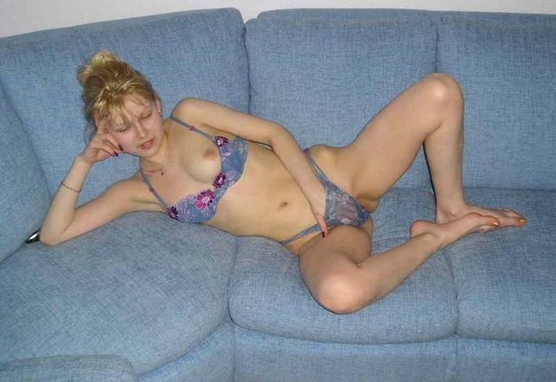 Тощая давалка блещет сочным клитором в гостях у кавалера 6 фотография Тощая давалка блещет сочным клитором в гостях у кавалера 6 фотография