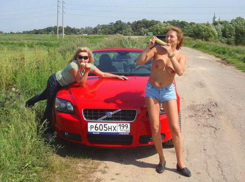 Три зрелые суки устроили оголенную вечеринку 2 фотография Три зрелые суки устроили оголенную вечеринку 2 фотография