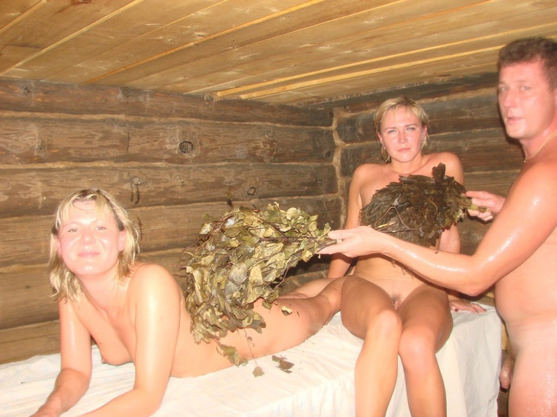 Голые бабы с мужиками отдыхают в парной 3 фотография Голые бабы с мужиками отдыхают в парной 3 фотография