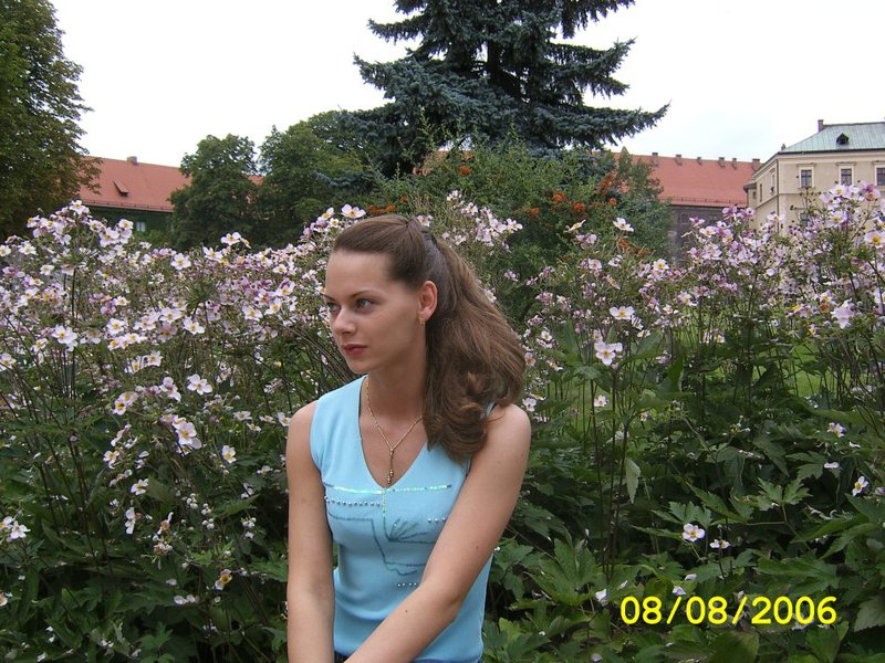 Пописала в туалете и расставила ножки 11 фотография Пописала в туалете и расставила ножки 11 фотография