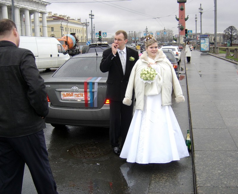 Новоиспеченная жена сверкает влажной пилоткой 1 фотография Новоиспеченная жена сверкает влажной пилоткой 1 фотография