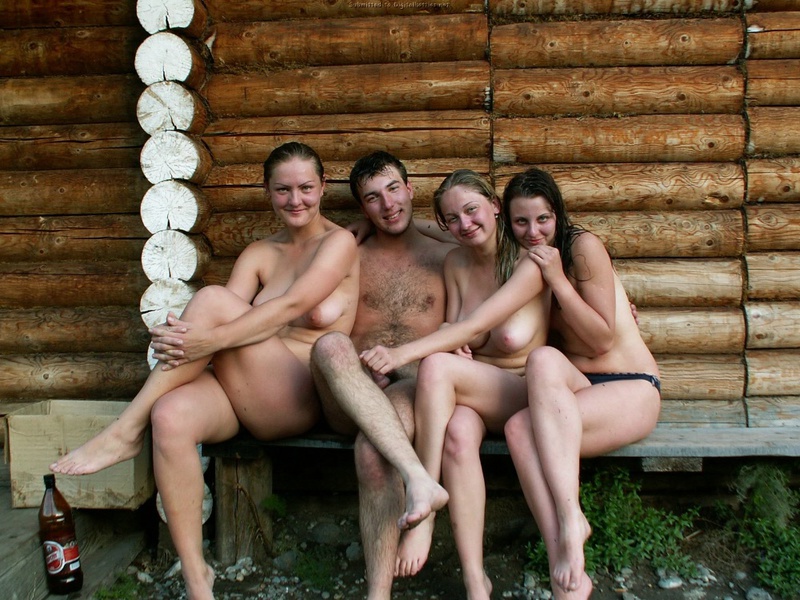 Мужики выставили члены в бане с подругами 4 фотография Мужики выставили члены в бане с подругами 4 фотография