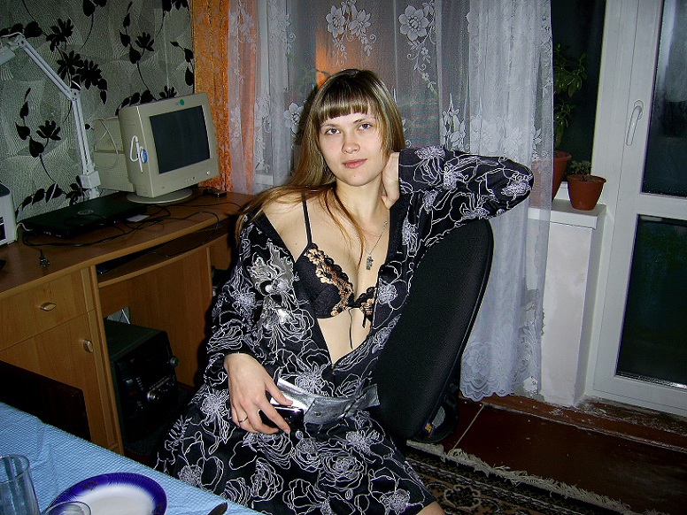 Поклонница секс игрушек удовлетворяется на кровати 2 фотография Поклонница секс игрушек удовлетворяется на кровати 2 фотография