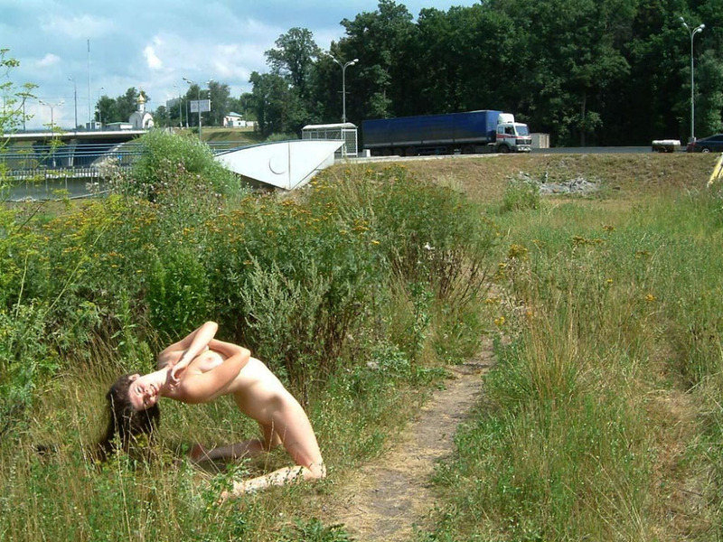Доярка с волосатой киской голышом пасет коров 3 фотография Доярка с волосатой киской голышом пасет коров 3 фотография