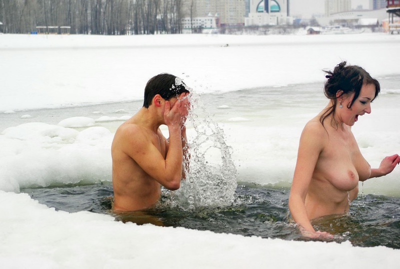 Оголенные секретарши купаются в проруби 8 фотография Оголенные секретарши купаются в проруби 8 фотография