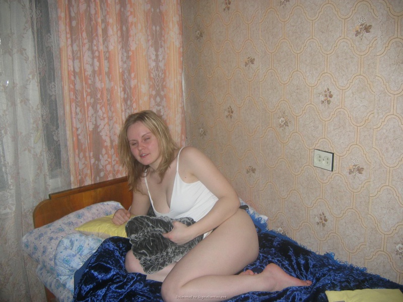 Выпившая блондинка с голыми титьками 12 фотография Выпившая блондинка с голыми титьками 12 фотография