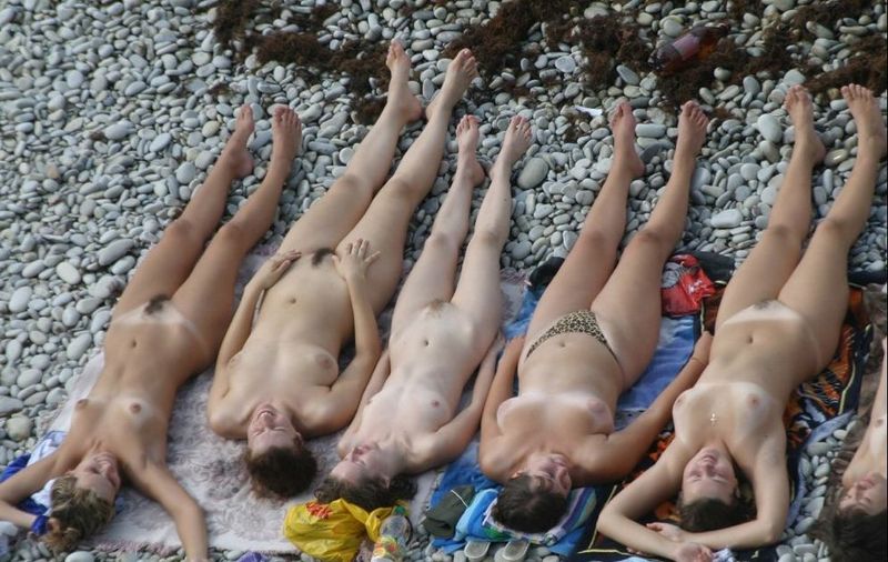 Частные снимки с отдыха обнаженной компании 11 фотография Частные снимки с отдыха обнаженной компании 11 фотография