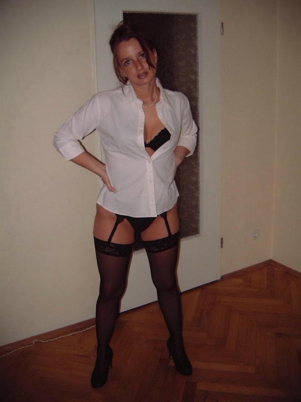 Девка с с родинкой на письке раздвинула ноги на полу 1 фотография