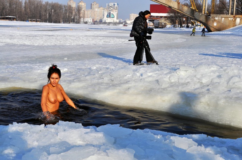Морозостойкая Маринка гуляет голышом 7 фотография Морозостойкая Маринка гуляет голышом 7 фотография