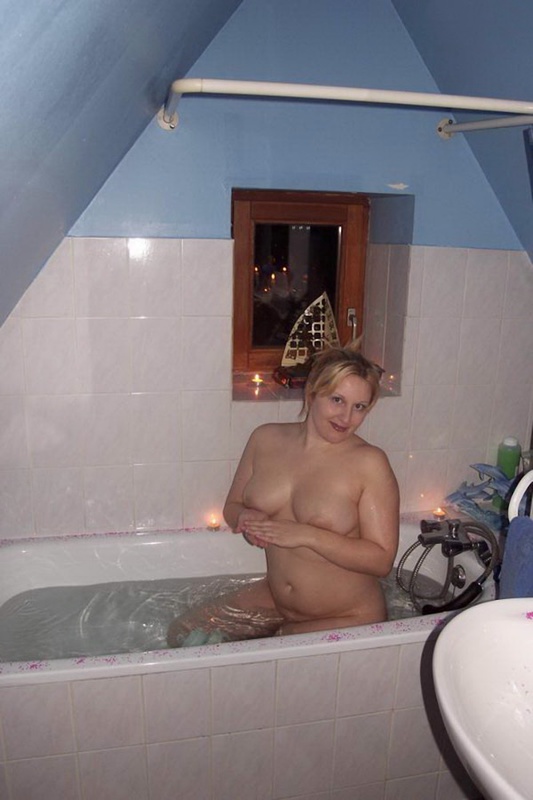 Белокурая принцесса принимиает водные процедуры нагой 11 фотография Белокурая принцесса принимиает водные процедуры нагой 11 фотография