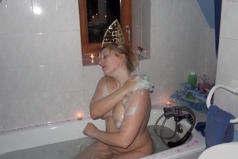 Белокурая принцесса принимиает водные процедуры нагой 9 фотография Белокурая принцесса принимиает водные процедуры нагой 9 фотография