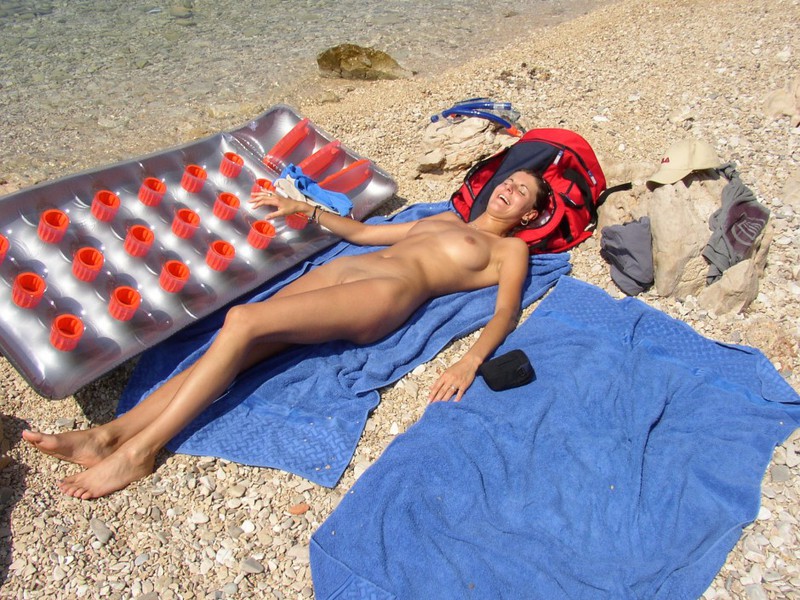 Развратная сучка сверкает своими изюминками 16 фотография Развратная сучка сверкает своими изюминками 16 фотография