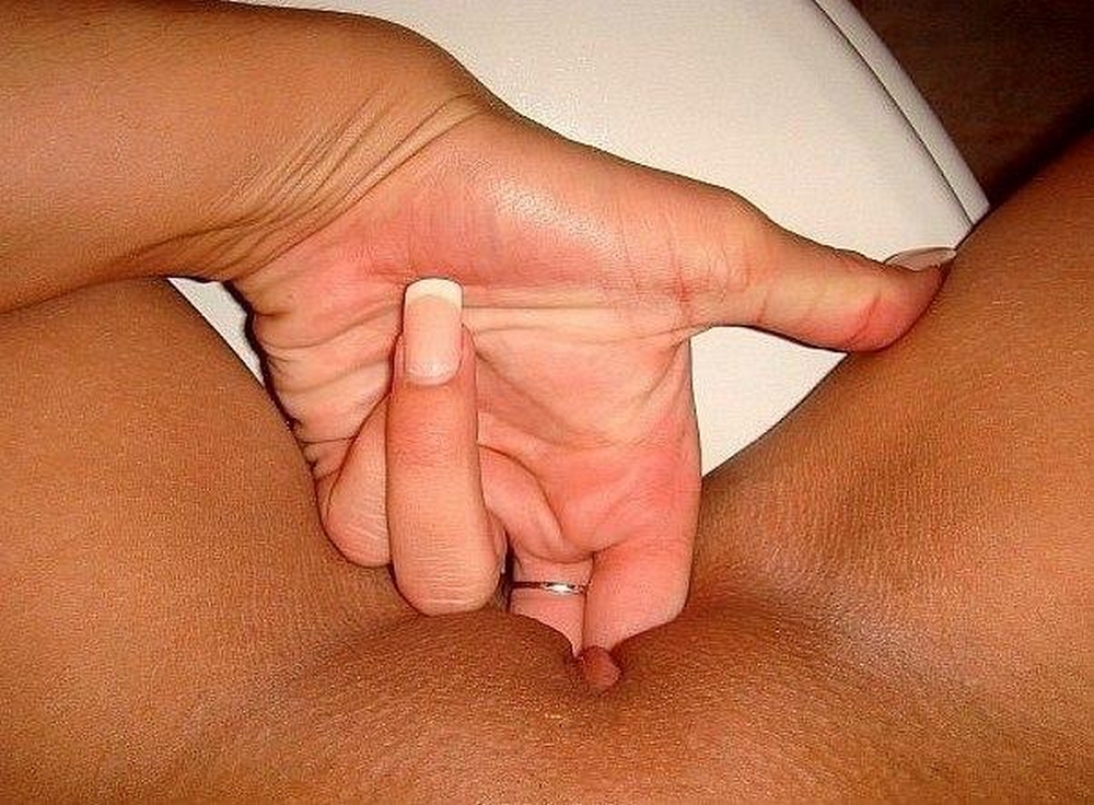 Худые девушки фотографирует киски и ласкают их 12 фотография Худые девушки фотографирует киски и ласкают их 12 фотография